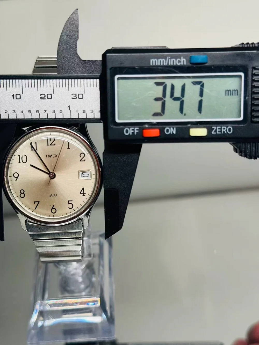 Vintage Timex Men’s Watch 34mm Date Hand-Wind mechanical Silver Tone Running